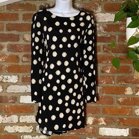 Wayf Abstract Black & White Polka Dot Shift Dress size XS - Picture 2 of 7